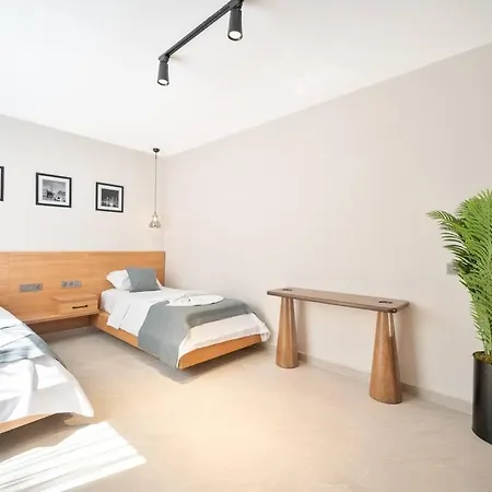 Sleeps 4 Modern And Luxurios Awz 271